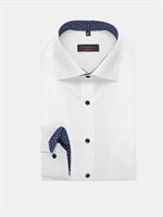 Eterna hvid poplin skjorte med kontrastfarve i manchet og krave. Modern Fit 3315 00 X15K